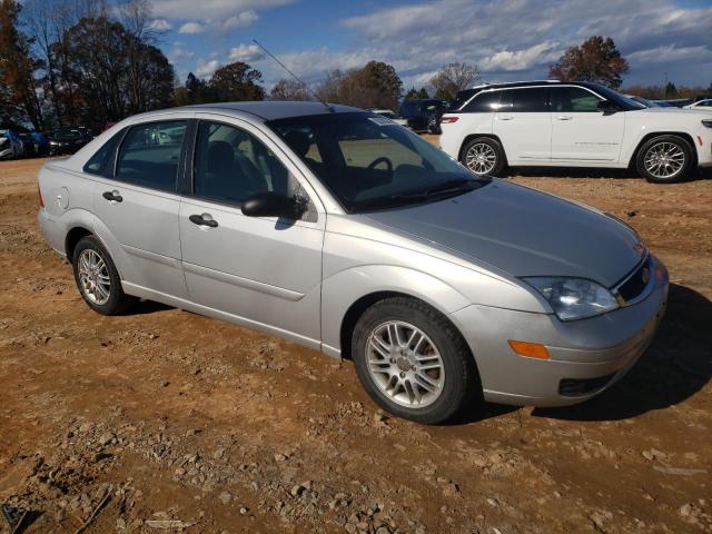 1FAFP34N15W204975 - 2005 FORD FOCUS ZX4 SILVER photo 4