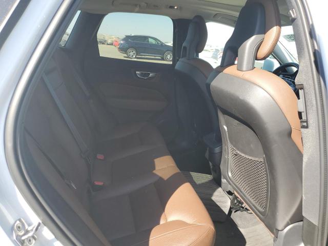 LYV102RK0JB106781 - 2018 VOLVO XC60 T5 WHITE photo 11