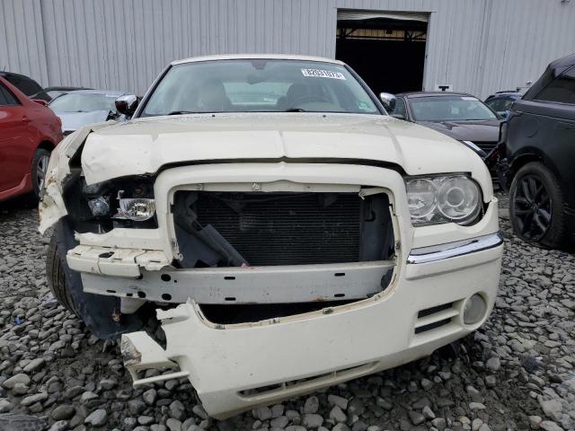 2C3LA63TX9H583080 - 2009 CHRYSLER 300C WHITE photo 5