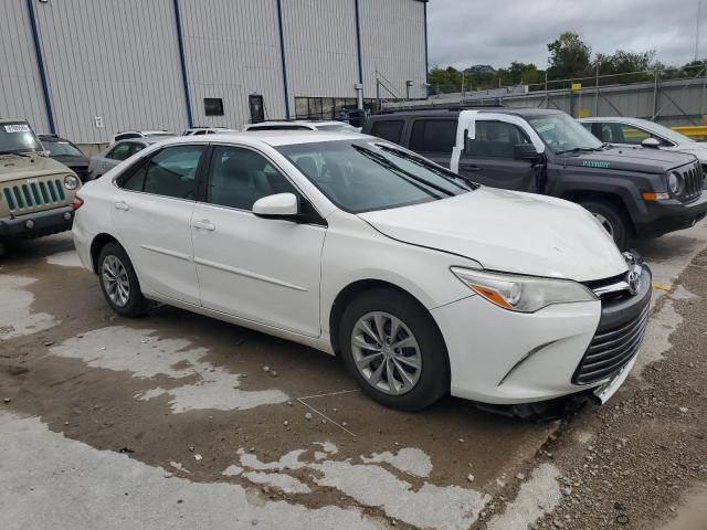 4T1BF1FK1HU347956 - 2017 TOYOTA CAMRY LE 白色 照片 4