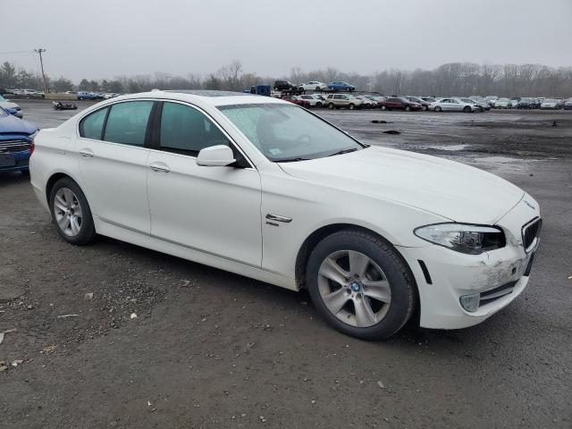 WBAXH5C55CDW03547 - 2012 BMW 528 XI WHITE photo 4