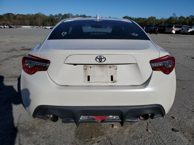 JF1ZNAA10H8706409 - 2017 TOYOTA 86 BASE WHITE photo 6