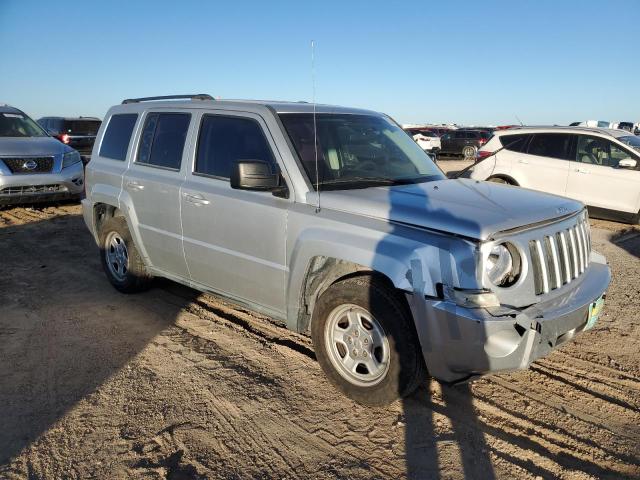 1J4NT2GB0AD589751 - 2010 JEEP PATRIOT SPORT SILVER photo 4