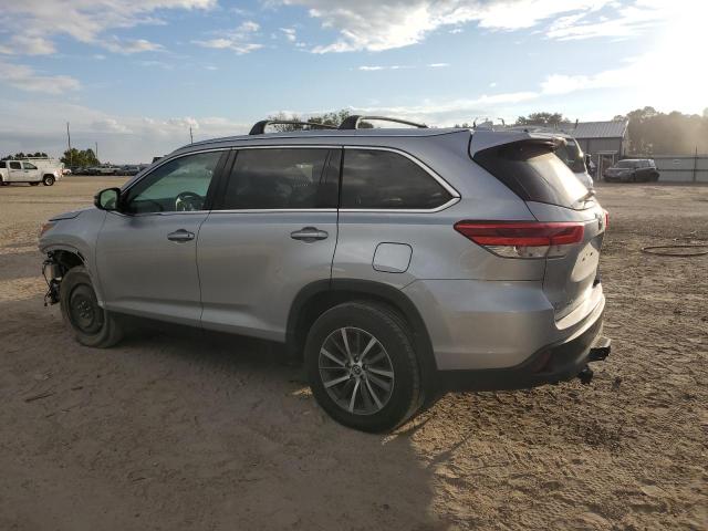 5TDJZRFH6KS623487 - 2019 TOYOTA HIGHLANDER SE 银色 照片 2