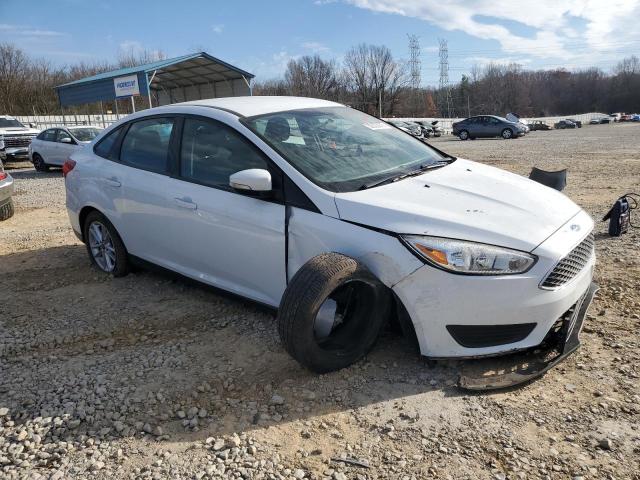 1FADP3F27GL396501 - 2016 FORD FOCUS SE WHITE photo 4