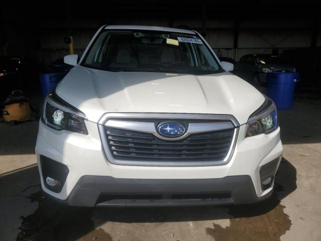 JF2SKAJC8MH513085 - 2021 SUBARU FORESTER PREMIUM WHITE photo 5