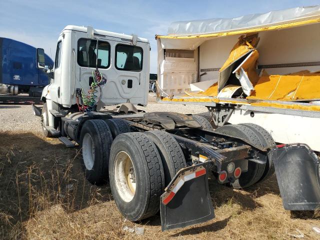 3AKJGEBG5GSHM3933 - 2016 FREIGHTLINER CASCADIA 1 WHITE photo 3