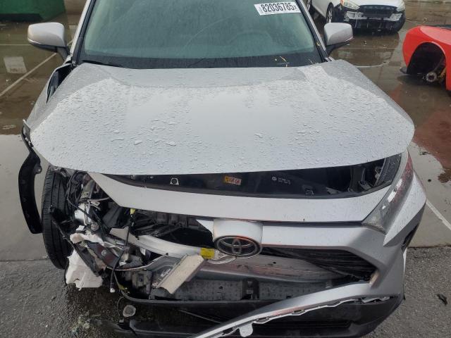 2T3P1RFV2MC211674 - 2021 TOYOTA RAV4 XLE ვერცხლისფერი ფოტო 12