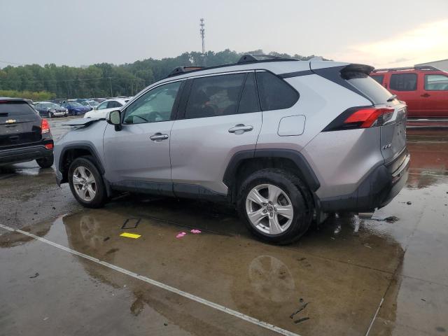 2T3P1RFV2MC211674 - 2021 TOYOTA RAV4 XLE ვერცხლისფერი ფოტო 2