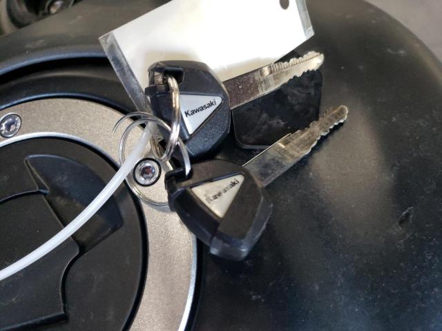 JKAENEC19PDA07232 - 2023 KAWASAKI EN650 C Schwarz Foto 8