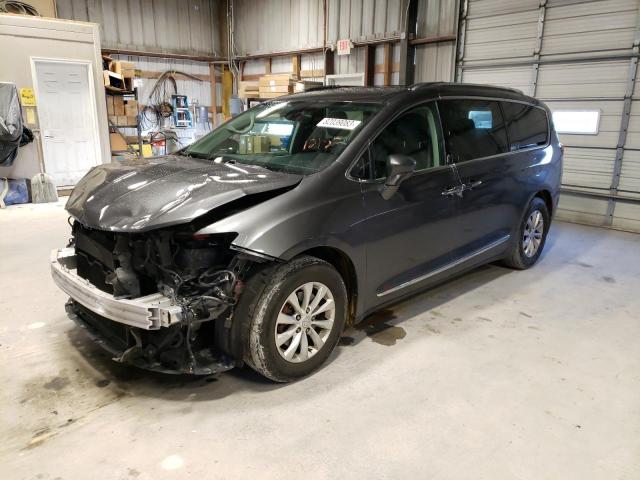 2C4RC1BG9JR246213 - 2018 CHRYSLER PACIFICA TOURING L GRAY photo 1