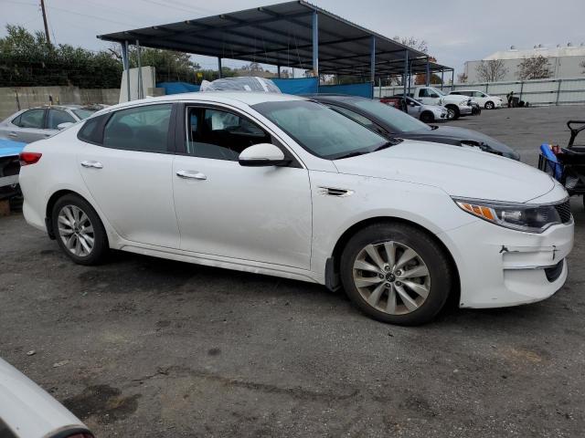 5XXGT4L38JG263789 - 2018 KIA OPTIMA LX WHITE photo 4