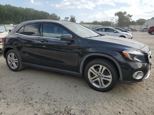 WDCTG4EB9JJ443764 - 2018 MERCEDES-BENZ GLA 250 შავი ფოტო 4