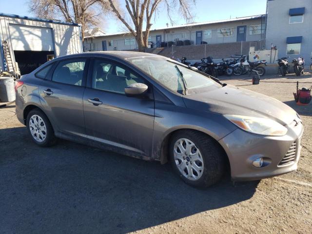 1FAHP3F21CL330215 - 2012 FORD FOCUS SE GRAY photo 4