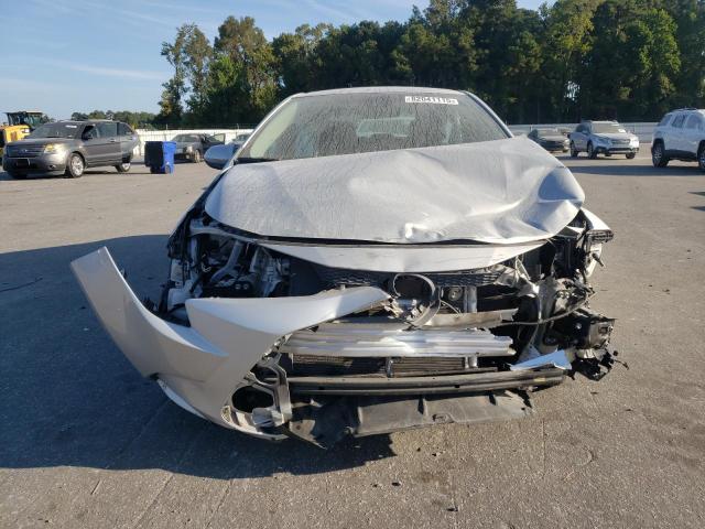 5YFEPMAE0NP296394 - 2022 TOYOTA COROLLA LE 银色 照片 5