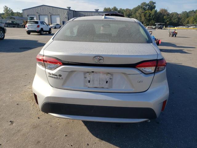 5YFEPMAE0NP296394 - 2022 TOYOTA COROLLA LE 银色 照片 6