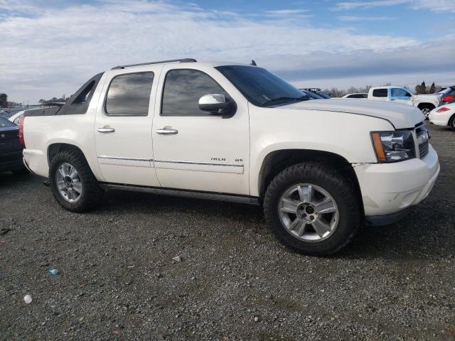 3GNVKGE03AG274234 - 2010 CHEVROLET AVALANCHE LTZ WHITE photo 4