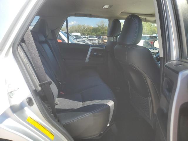 JTEBU5JR9G5309546 - 2016 TOYOTA 4RUNNER SR5/SR5 PREMIUM SILVER photo 11