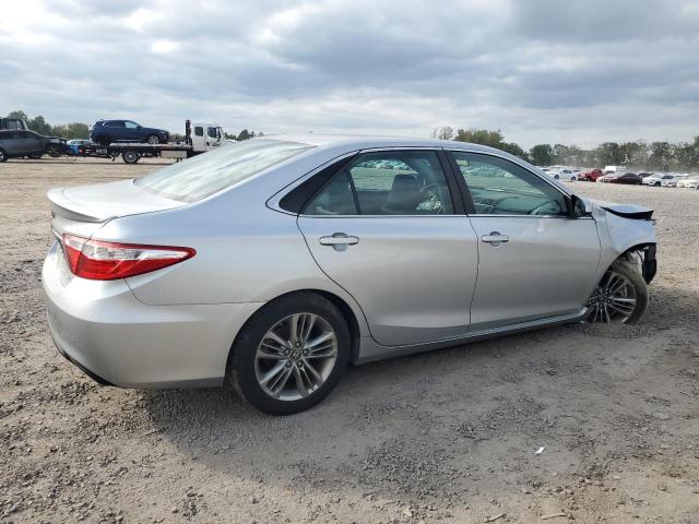 4T1BF1FK5HU735613 - 2017 TOYOTA CAMRY LE Күміс фото 3