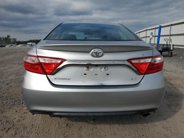 4T1BF1FK5HU735613 - 2017 TOYOTA CAMRY LE Күміс фото 6