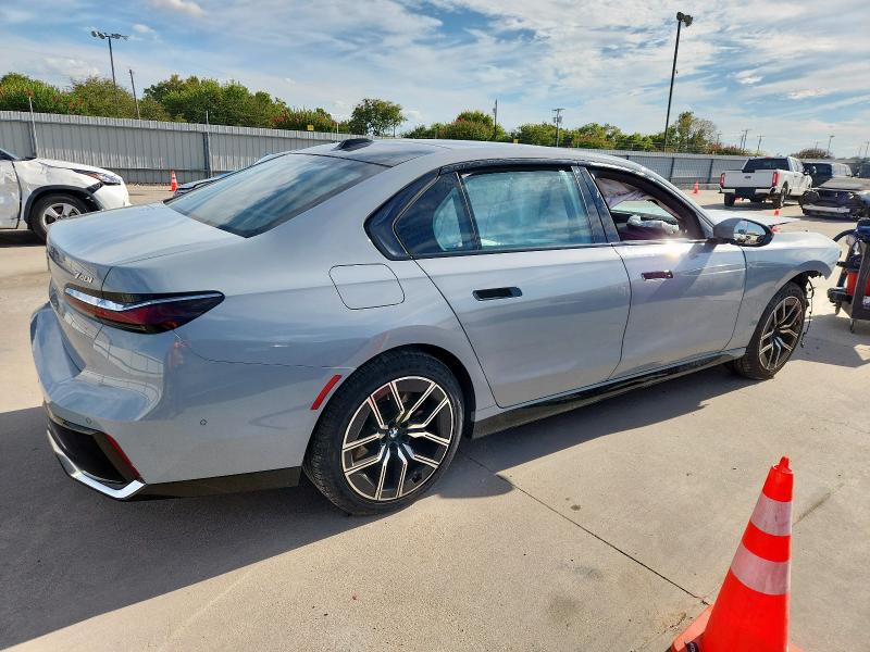 WBA23EH01PCM68858 - 2023 BMW 740 I GREEN photo 3