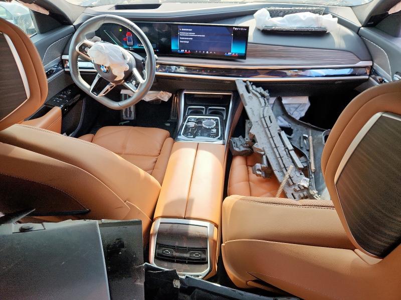 WBA23EH01PCM68858 - 2023 BMW 740 I GREEN photo 8