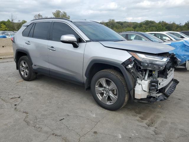 4T3RWRFV9RU112978 - 2024 TOYOTA RAV4 XLE SILVER photo 4