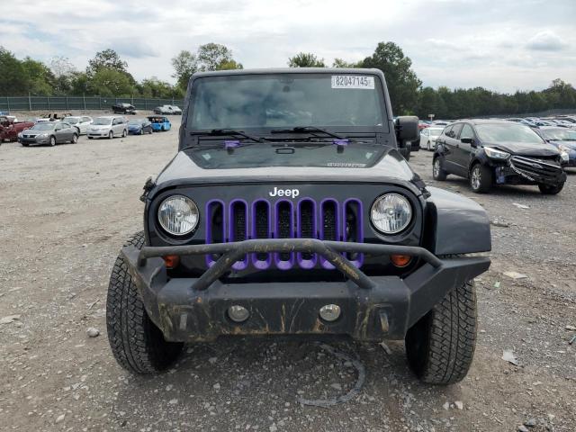 1C4HJWEG7CL273996 - 2012 JEEP WRANGLER U SAHARA Czarny zdjęcie 5