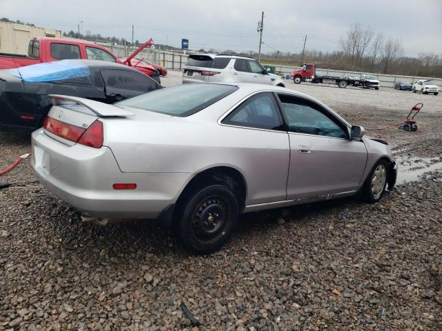 1HGCG3142YA027929 - 2000 HONDA ACCORD LX SILVER photo 3