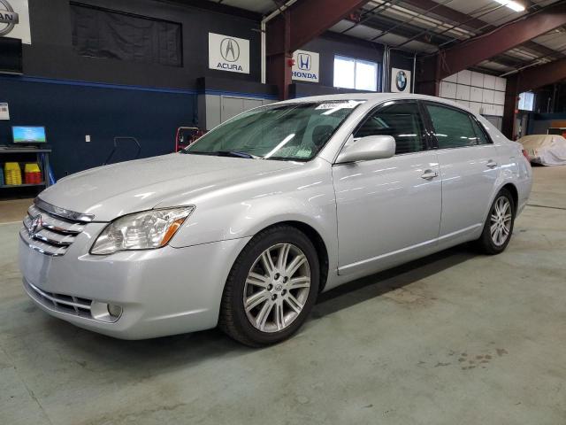 2005 TOYOTA AVALON XL, 