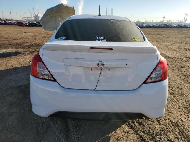 3N1CN7AP0JL832920 - 2018 NISSAN VERSA S WHITE photo 6