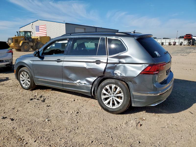 3VV3B7AX9JM170529 - 2018 VOLKSWAGEN TIGUAN SE فحمي صورة 2