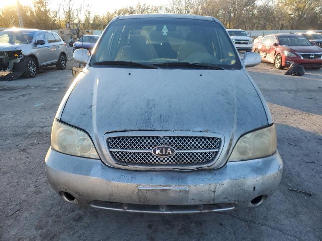 KNDUP131546611507 - 2004 KIA SEDONA EX SILVER photo 5