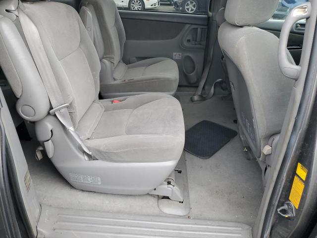 5TDZA23CX4S042961 - 2004 TOYOTA SIENNA CE GRAY photo 11