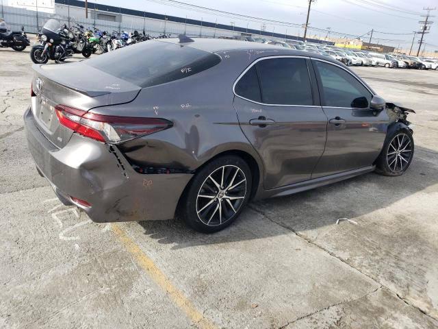 4T1G11AK8MU547898 - 2021 TOYOTA CAMRY SE GRAY photo 3