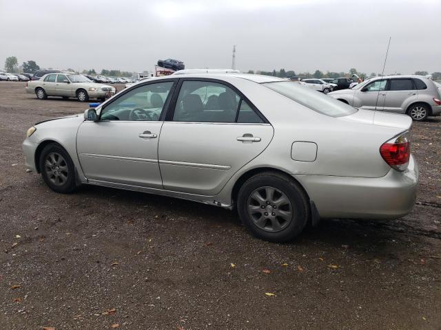 4T1BF32K95U084032 - 2005 TOYOTA CAMRY LE 银色 照片 2
