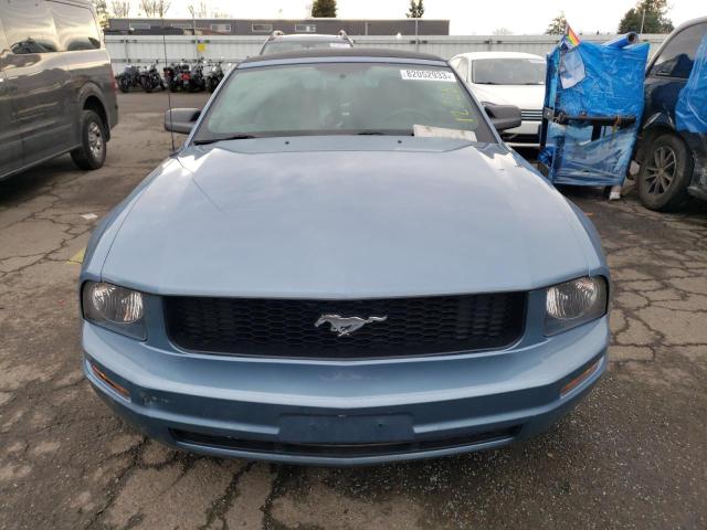1ZVFT84N955231864 - 2005 FORD MUSTANG BLUE photo 5
