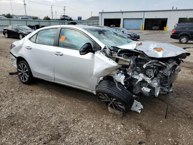 2T1BURHE1JC011999 - 2018 TOYOTA COROLLA L Silber Foto 4