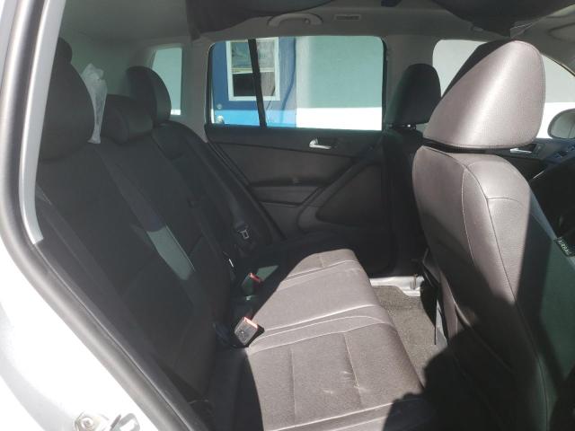 WVGAV7AX9FW562913 - 2015 VOLKSWAGEN TIGUAN S ვერცხლისფერი ფოტო 11