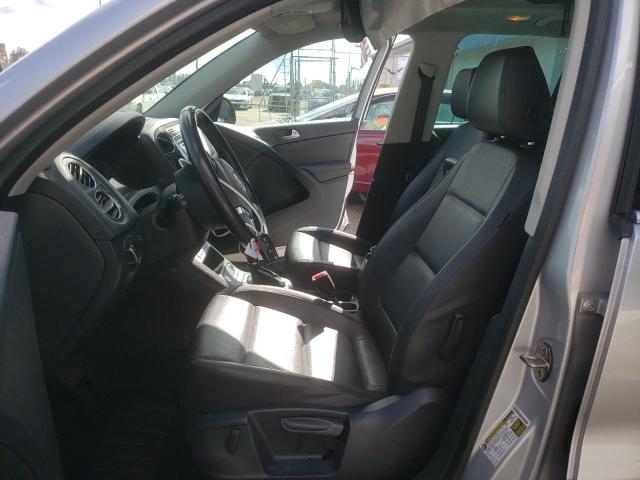 WVGAV7AX9FW562913 - 2015 VOLKSWAGEN TIGUAN S ვერცხლისფერი ფოტო 7