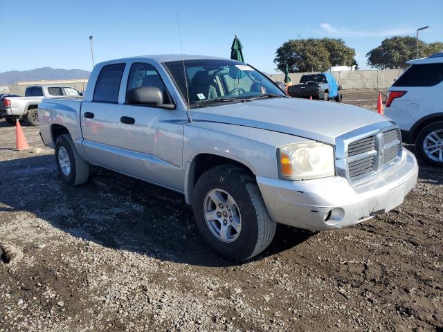 1D7HE48N27S197463 - 2007 DODGE DAKOTA QUAD SLT SILVER photo 4