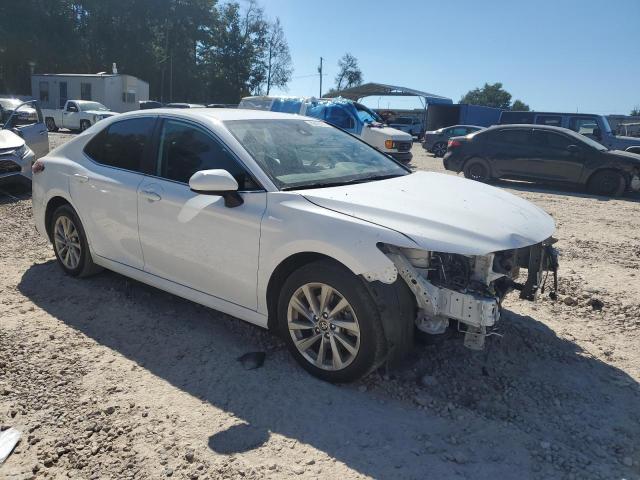 4T1C11AK0MU558747 - 2021 TOYOTA CAMRY LE WHITE photo 4