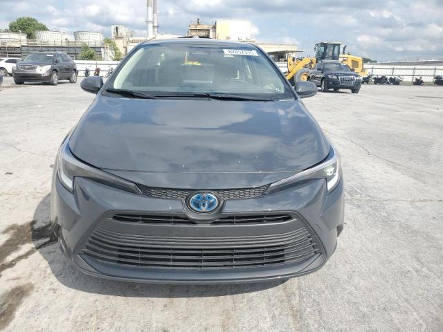 JTDBCMFE5R3035607 - 2024 TOYOTA COROLLA LE GRAY photo 5