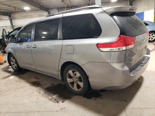 5TDKK3DC0BS117828 - 2011 TOYOTA SIENNA LE SILVER photo 2