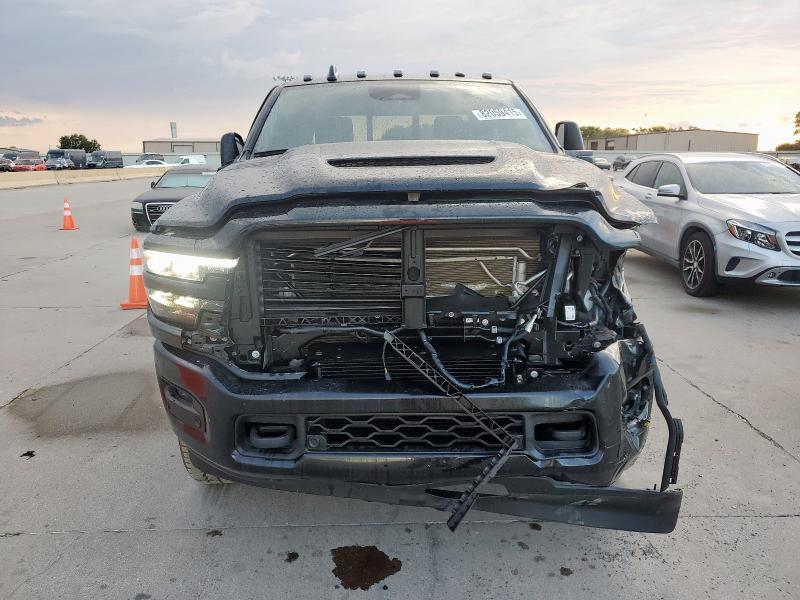 3C63R5FL0SG502563 - 2025 RAM 2500 LARAMIE 黑色 照片 5