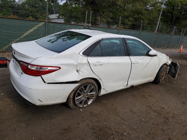 4T1BF1FKXFU032117 - 2015 TOYOTA CAMRY LE WHITE photo 3