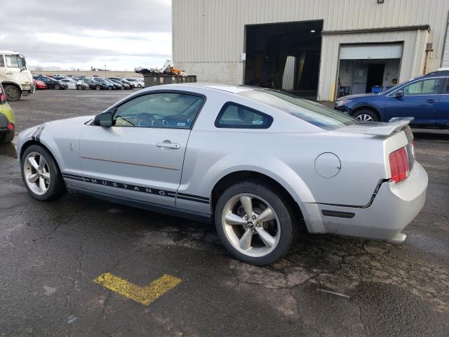 1ZVFT80N155150833 - 2005 FORD MUSTANG SILVER photo 2