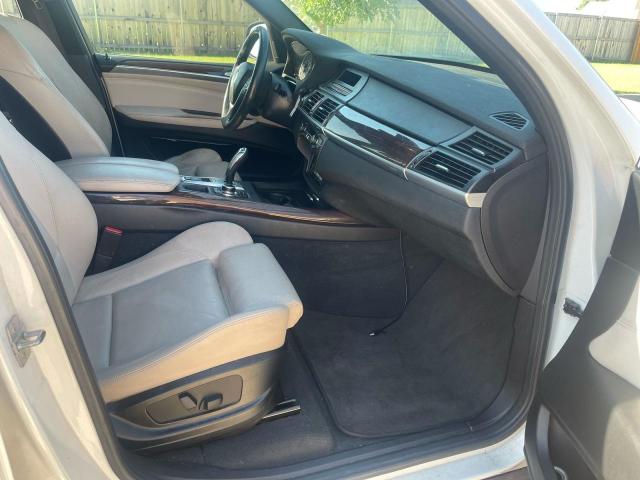 5UXZW0C53BL656111 - 2011 BMW X5 XDRIVE35D WHITE photo 5