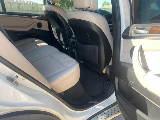 5UXZW0C53BL656111 - 2011 BMW X5 XDRIVE35D WHITE photo 6
