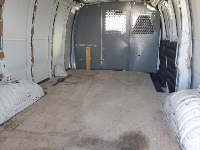 1GCFG25M821141523 - 2002 CHEVROLET EXPRESS G2 WHITE photo 10